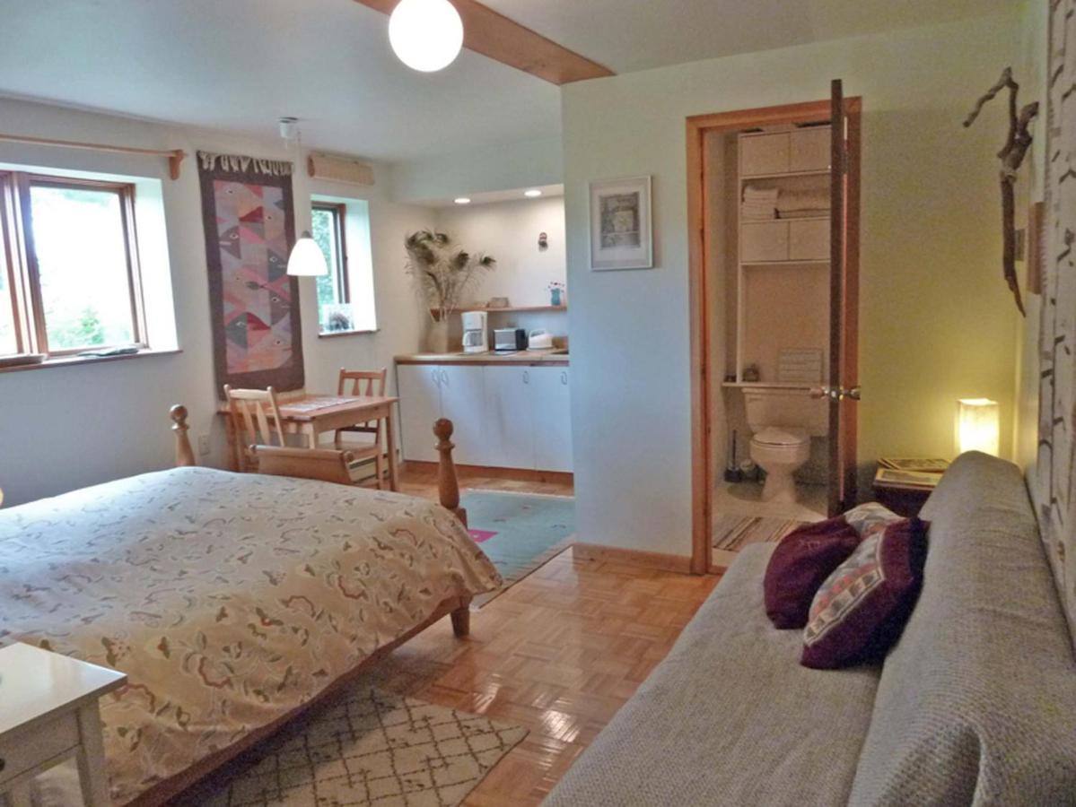 B&B Pinorama Sutton Bagian luar foto